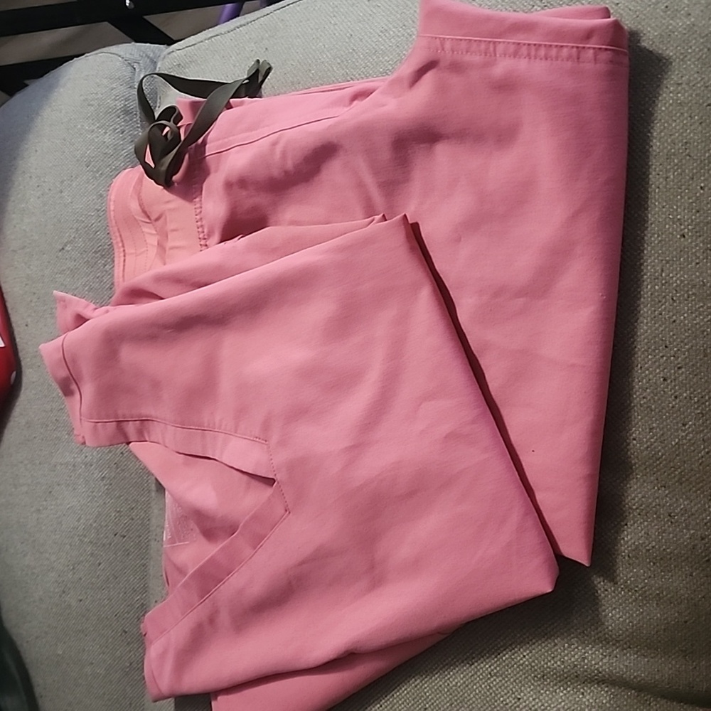 Figs Casma/Livingston set in Beat it Pink